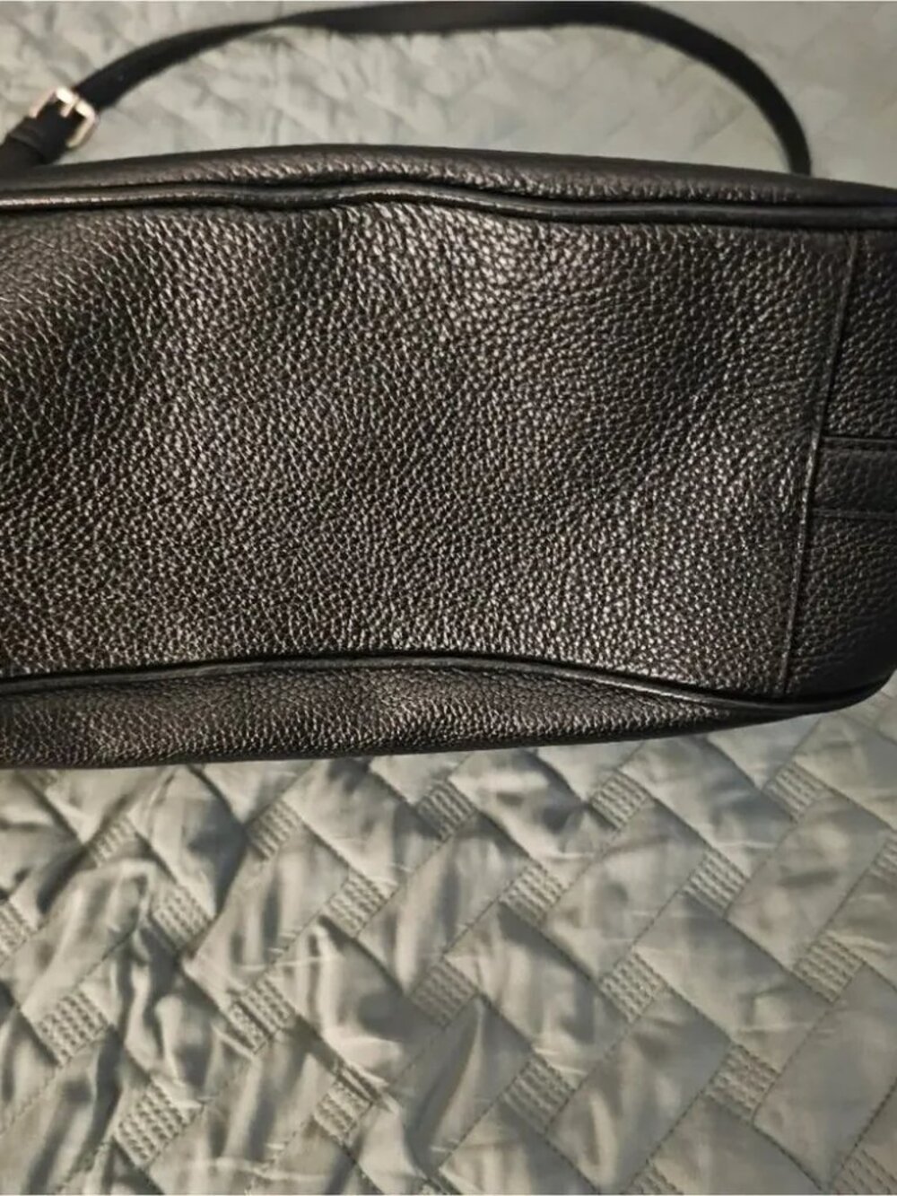Kate spade LG. Black Pebbled Leather Shoulder Bag/Crossbody w/Gold Hardware EUC - Picture 3 of 7